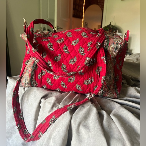 RARE / RETIRED / VINTAGE Vera Bradley Red Paisley Mini Duffel Bag - Picture 1 of 5